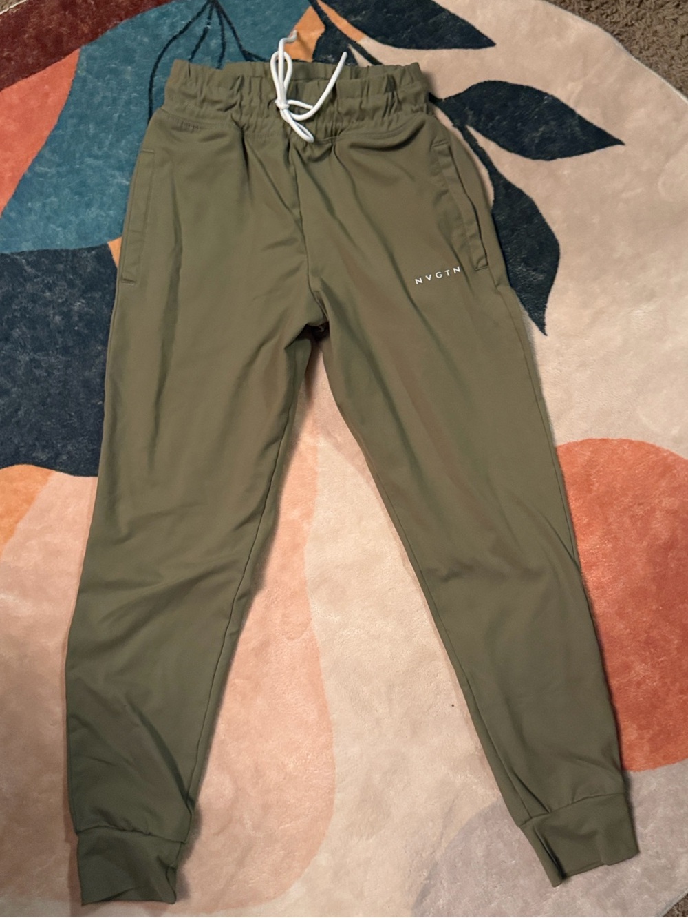 Wmn’s NVGTN green joggers ? XS See 📏 📐 in description.